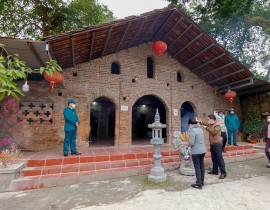 Đền Dẻ Đoóng
